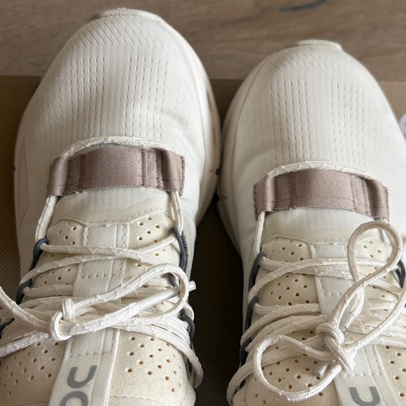 GUC on running cloudnova 2 ice/sand size 5.5 with original shoe box - Picture 10 of 16